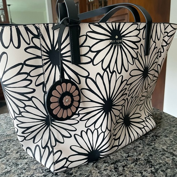 kate spade Handbags - Kate Spade Rosa Daisy Medium Tote.